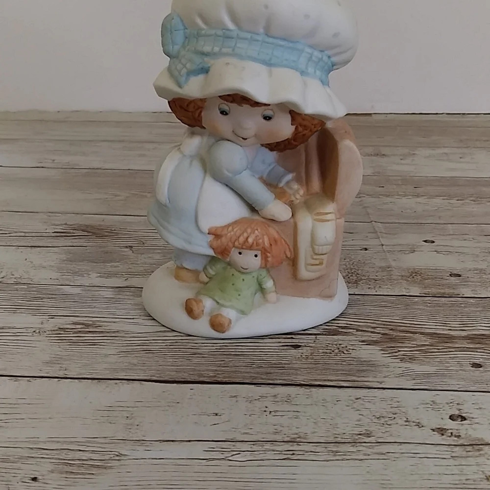 Miss Mitzie By Heartline Quilt Ceramic Figure 4 in